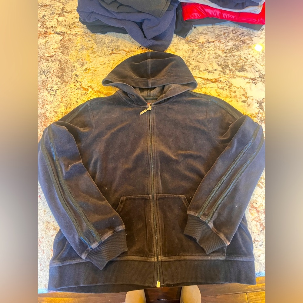 Velvet Feel Quality Zip-up
Size:M